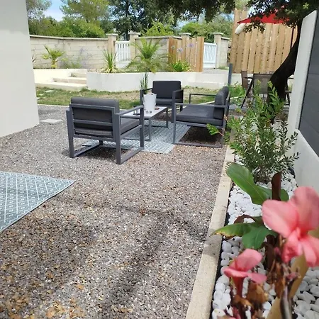 Prázdninový dům Ceven' O Calme T2 Avec Jacuzzi Prive, Piscine Et Jardin